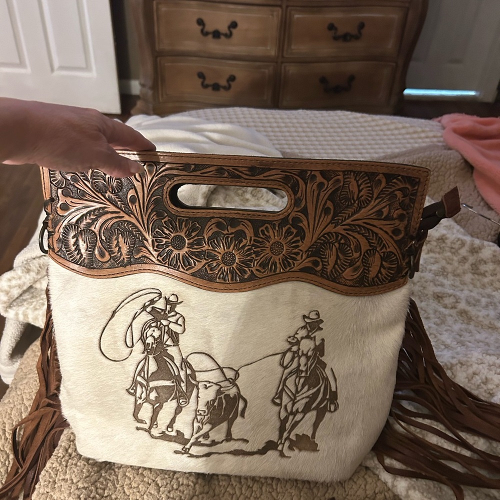 Beautiful western purse with fringe, brand new, new without tag